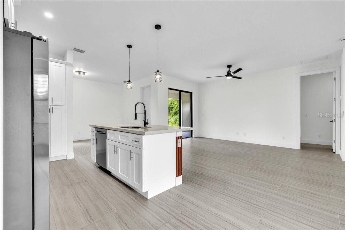 17196 GLENVIEW AVENUE — photo 9 of 40