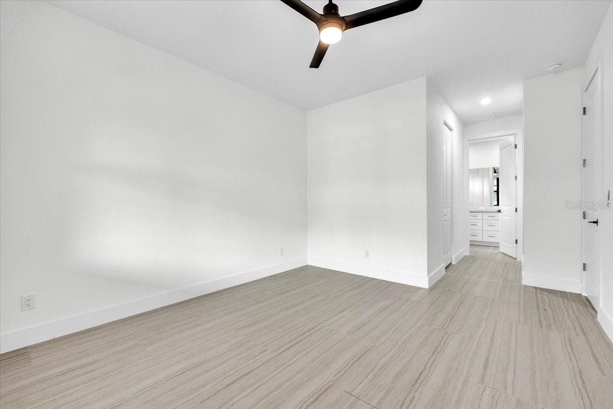 17196 GLENVIEW AVENUE — photo 17 of 40