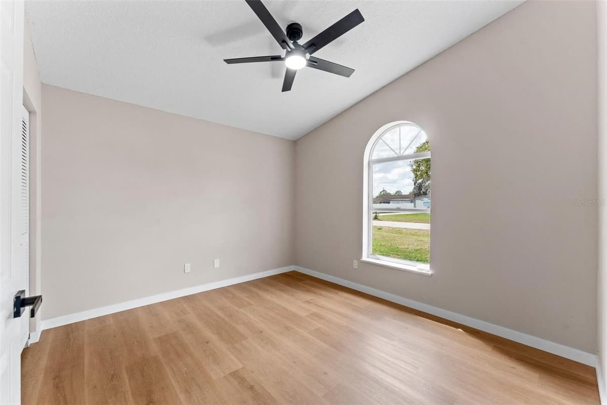 5521 OAK STREET — photo 8 of 8