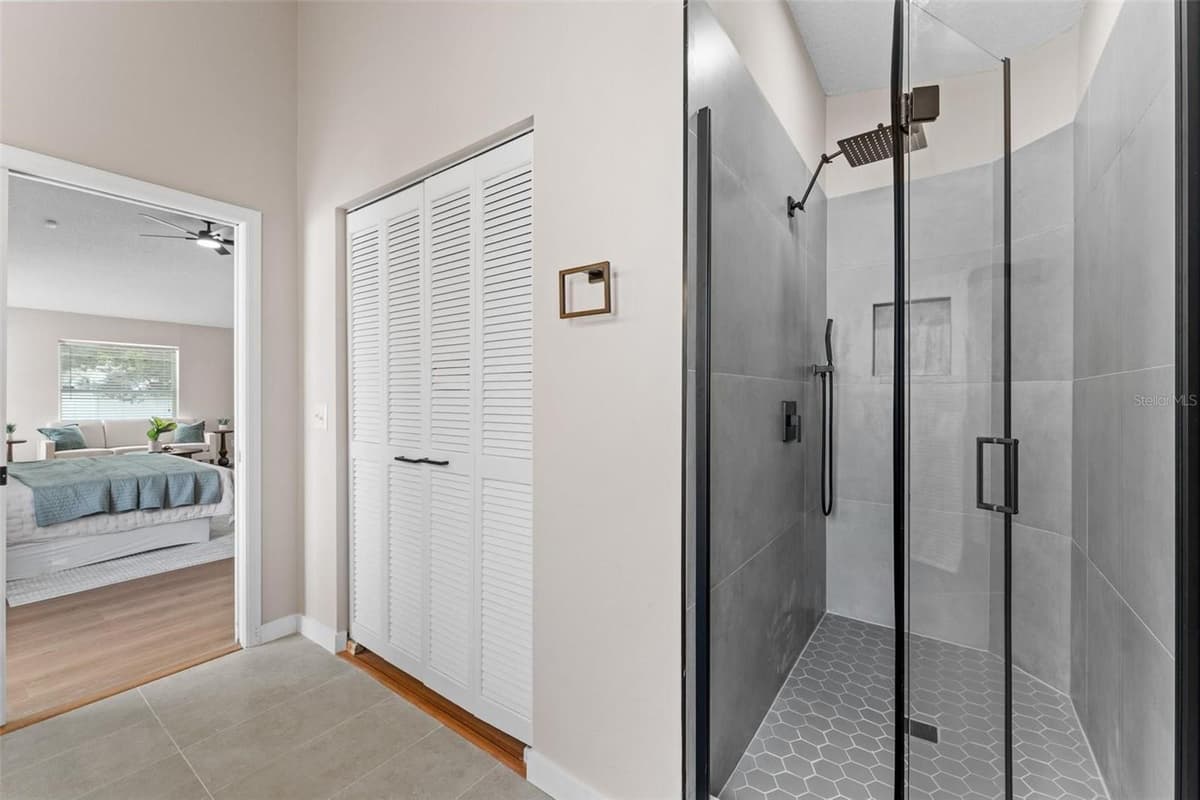 5521 OAK STREET — photo 7 of 8