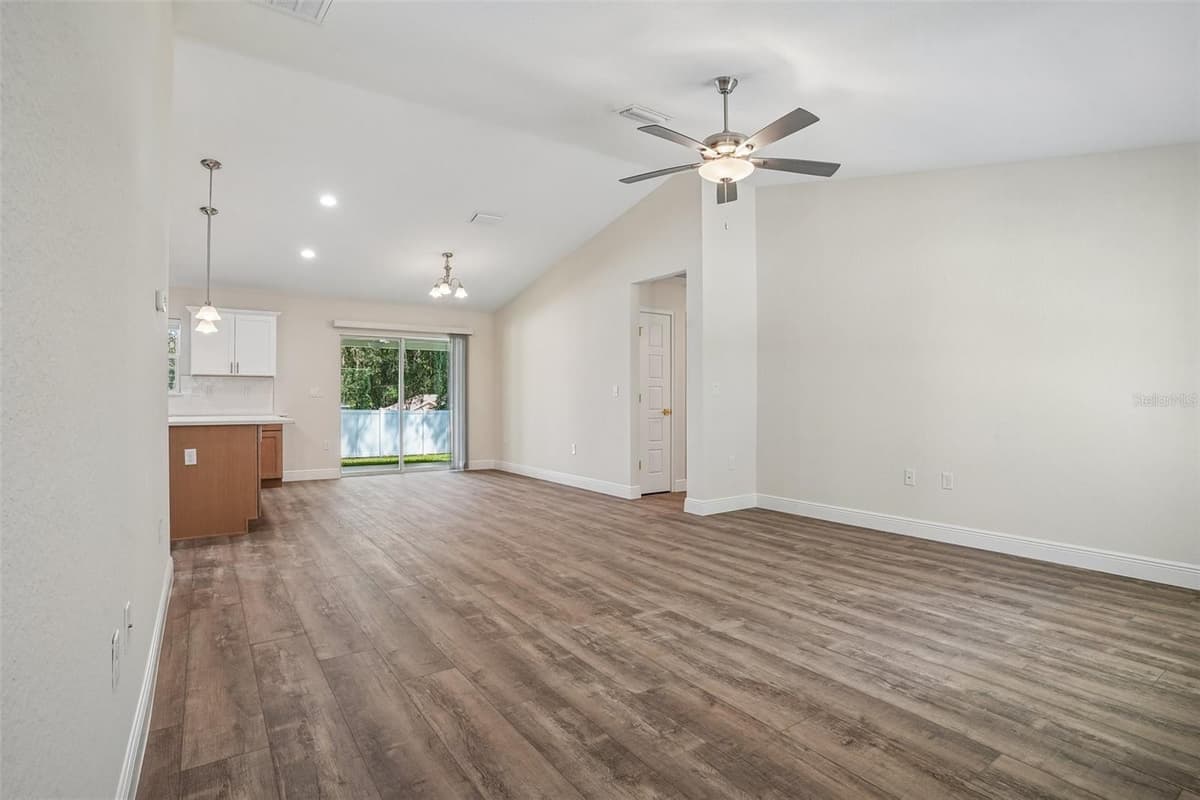 1194 VIRGINIS DRIVE — photo 6 of 51