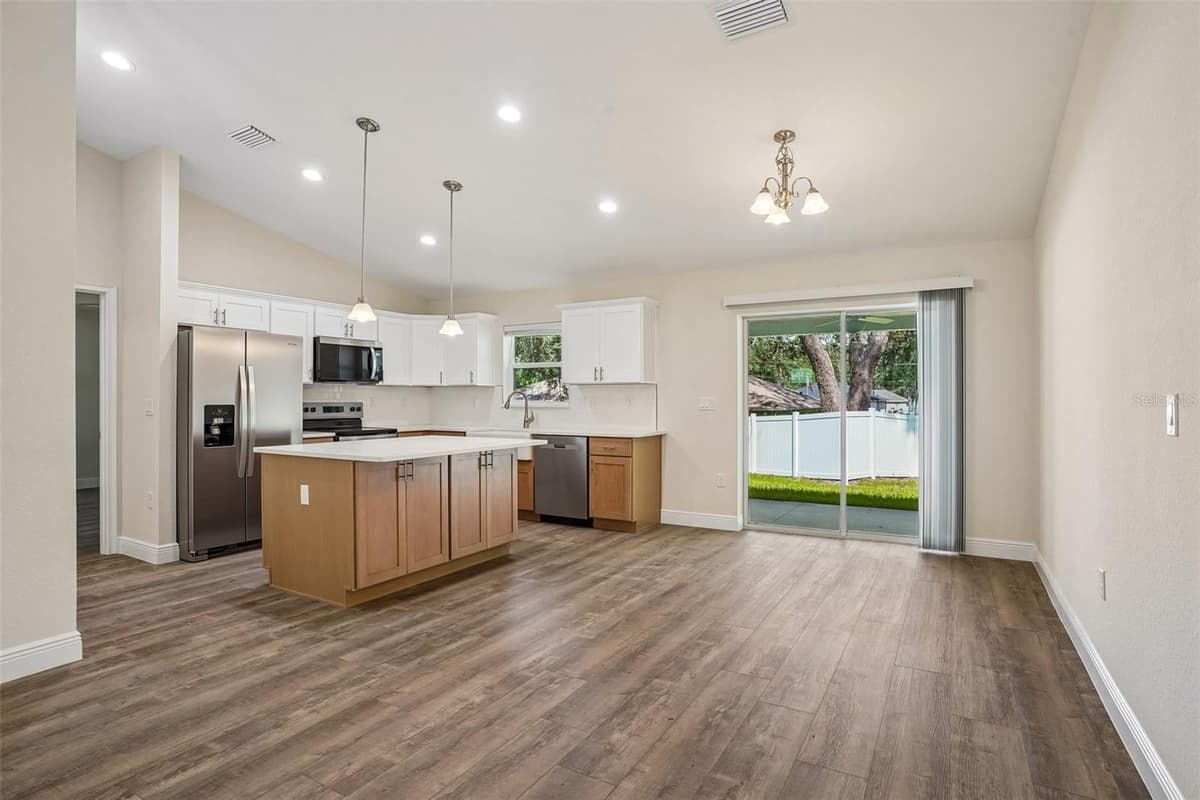 1194 VIRGINIS DRIVE — photo 10 of 51