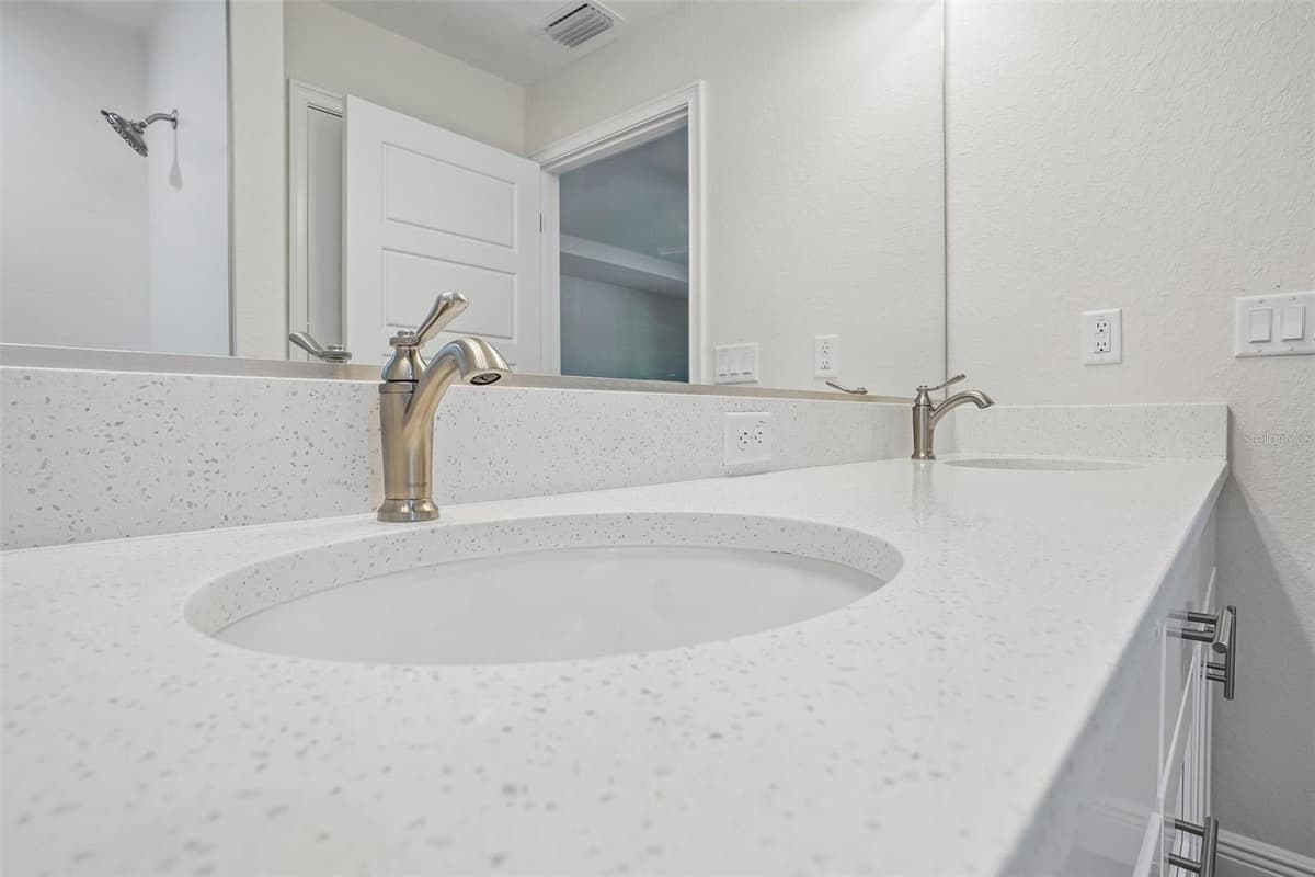 1194 VIRGINIS DRIVE — photo 25 of 51