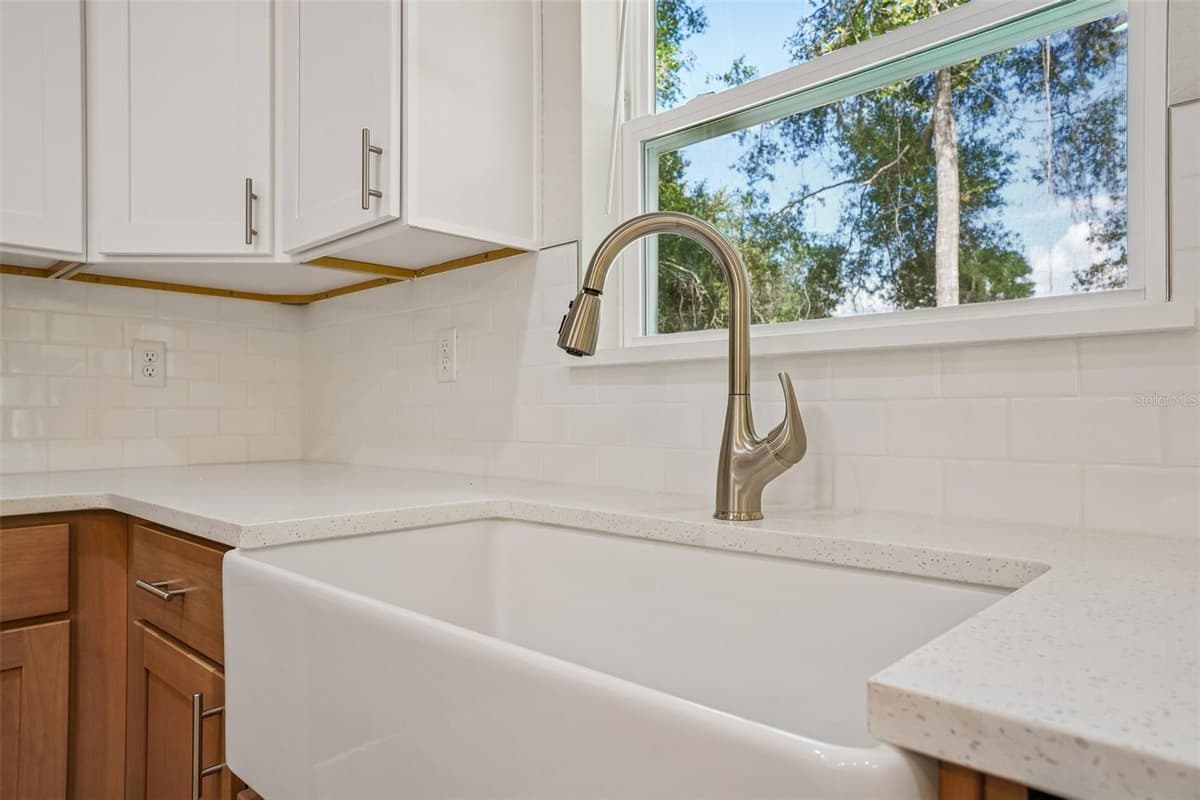 1194 VIRGINIS DRIVE — photo 16 of 51