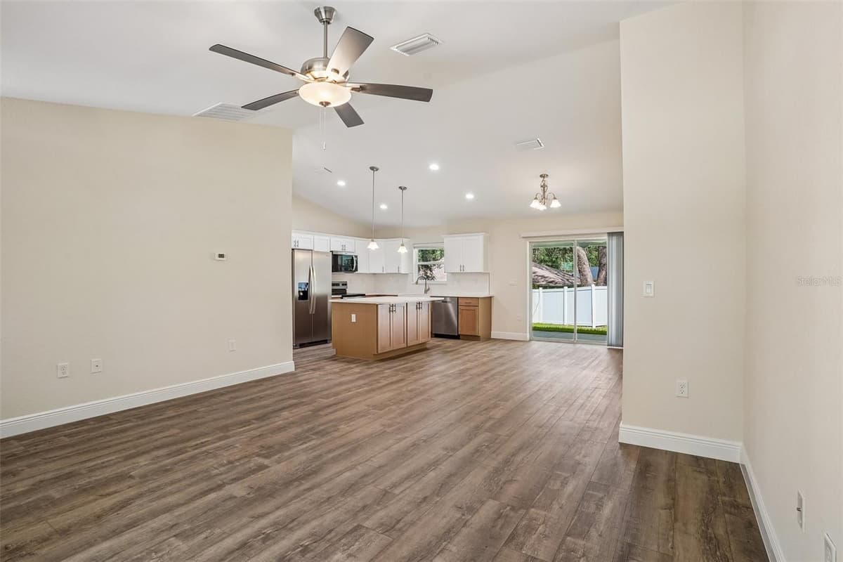 1194 VIRGINIS DRIVE — photo 9 of 51