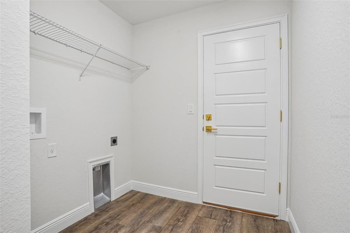 1194 VIRGINIS DRIVE — photo 33 of 51