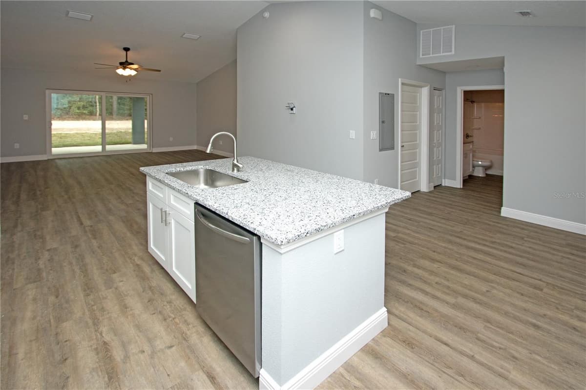 9342 PEACHTREE WAY — photo 7 of 48