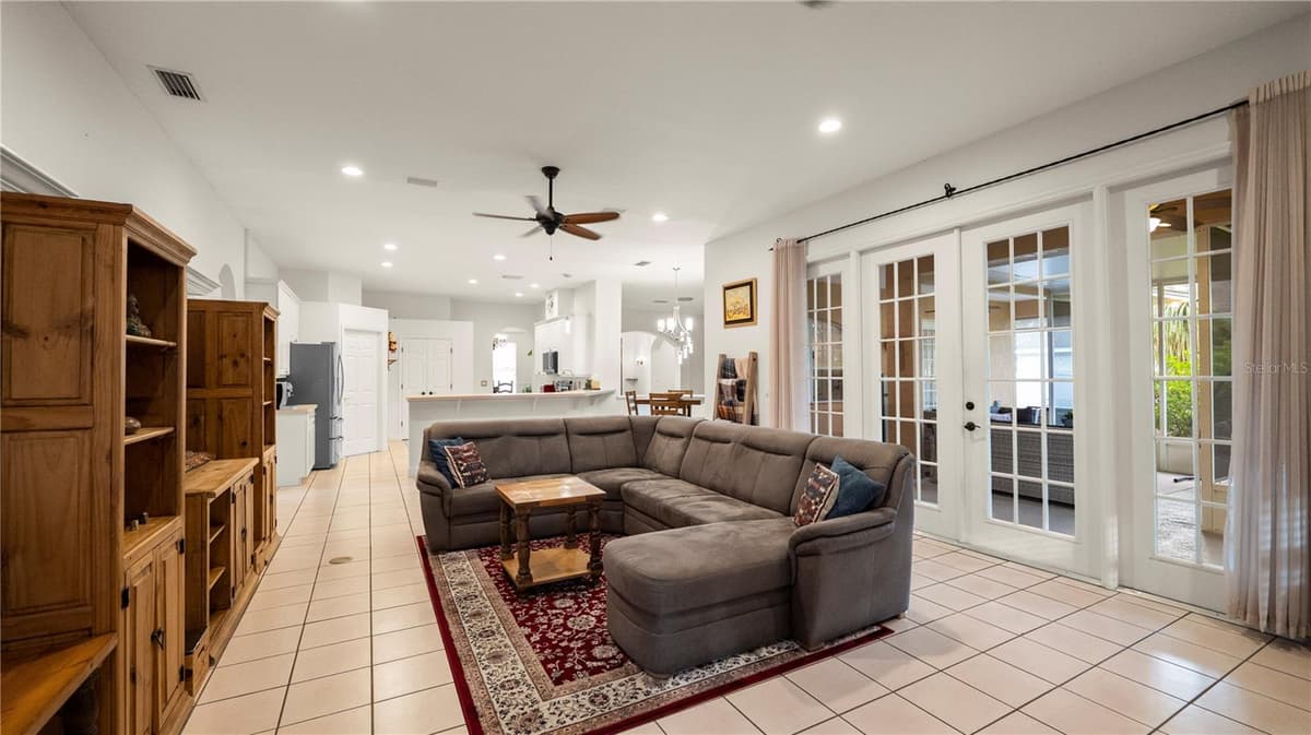 318 HAMILTON SHORES DRIVE — photo 6 of 58