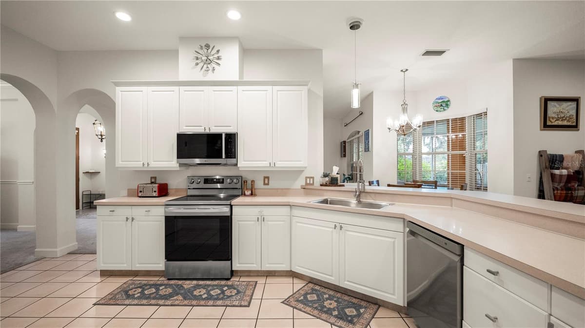 318 HAMILTON SHORES DRIVE — photo 13 of 58