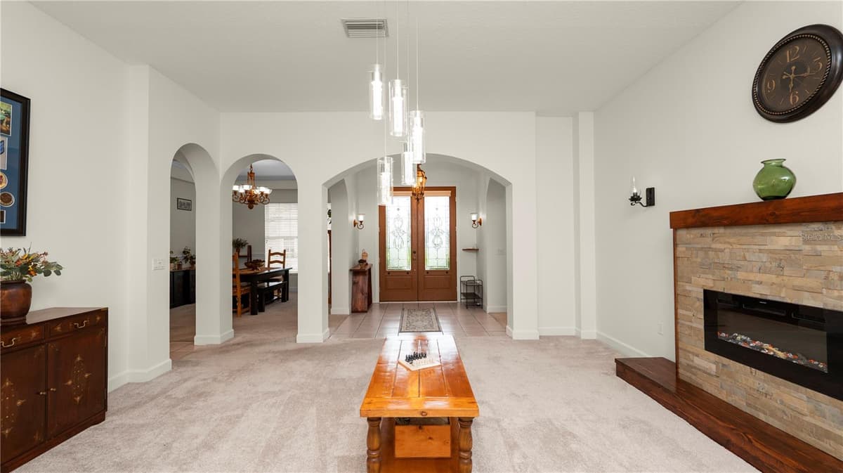 318 HAMILTON SHORES DRIVE — photo 4 of 58