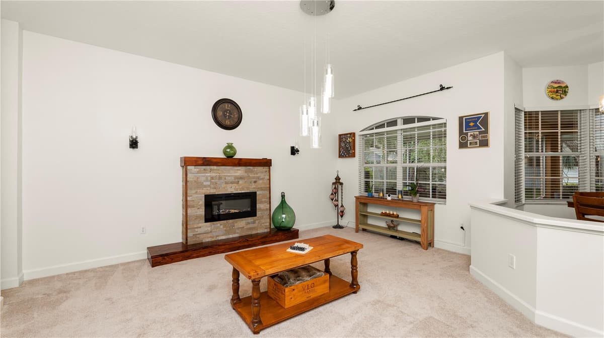 318 HAMILTON SHORES DRIVE — photo 10 of 58