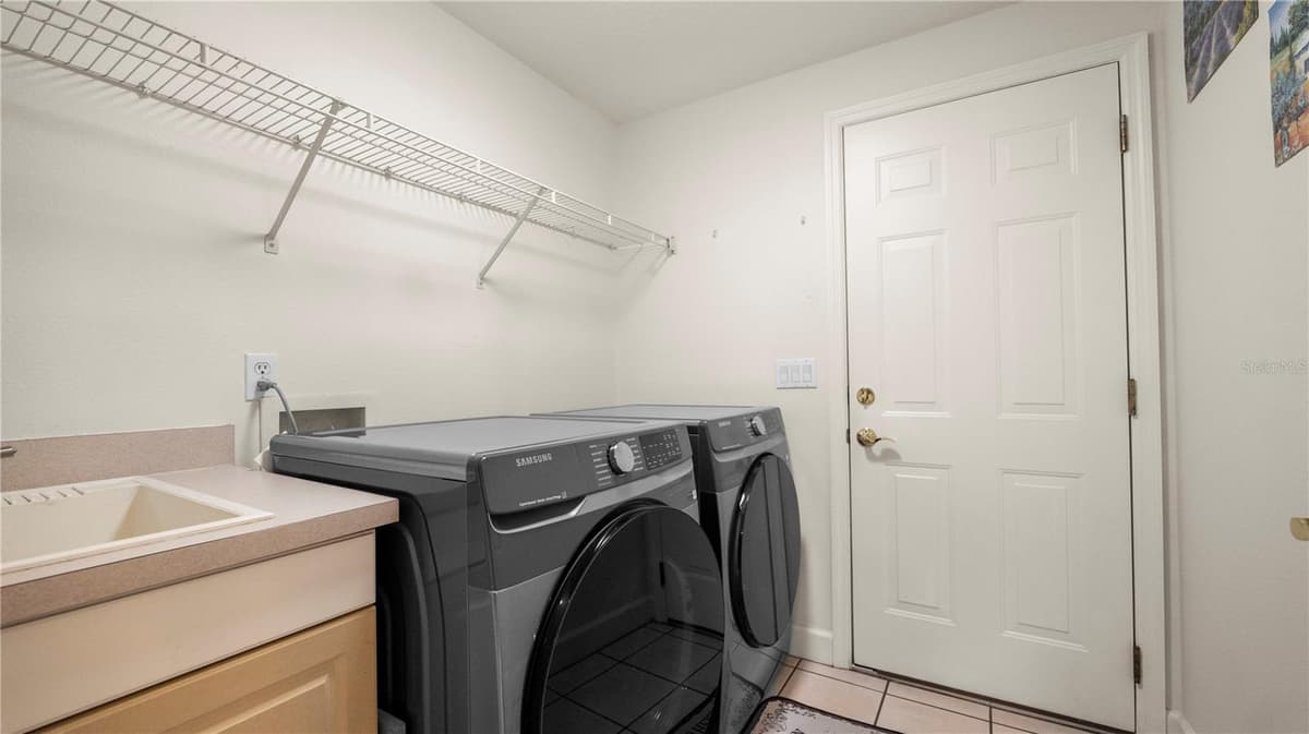 318 HAMILTON SHORES DRIVE — photo 19 of 58