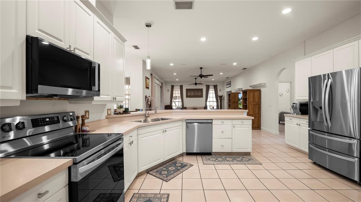 318 HAMILTON SHORES DRIVE — photo 14 of 58