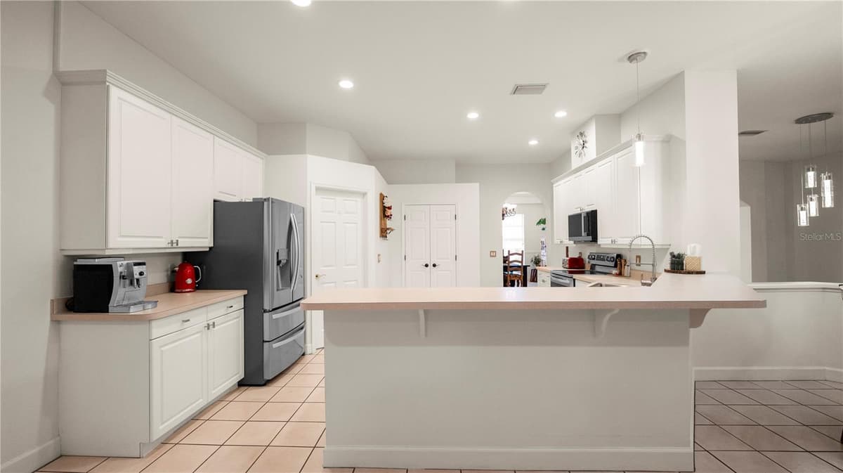 318 HAMILTON SHORES DRIVE — photo 16 of 58