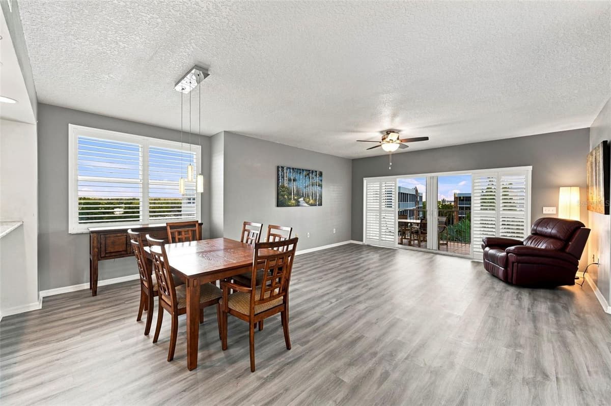 960 STARKEY ROAD — photo 4 of 65