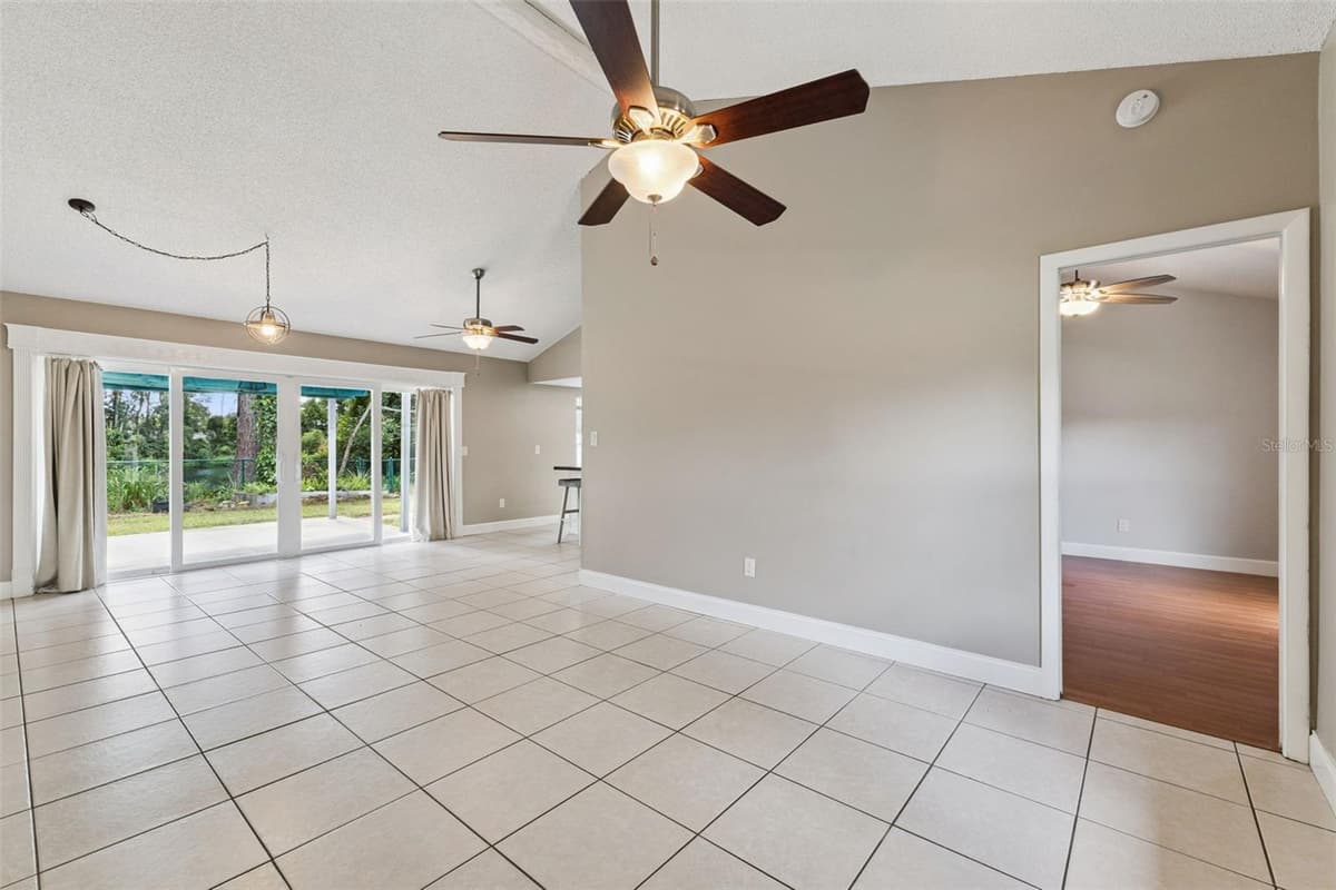 203 COTTONWOOD DRIVE — photo 10 of 46