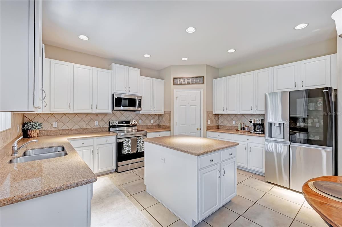 1411 PLUMGRASS CIRCLE — photo 11 of 40