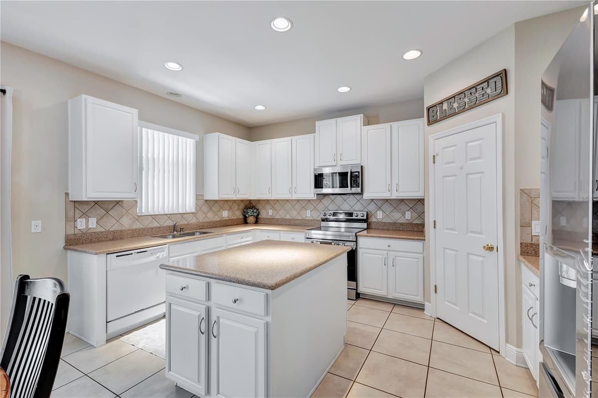 1411 PLUMGRASS CIRCLE — photo 12 of 40