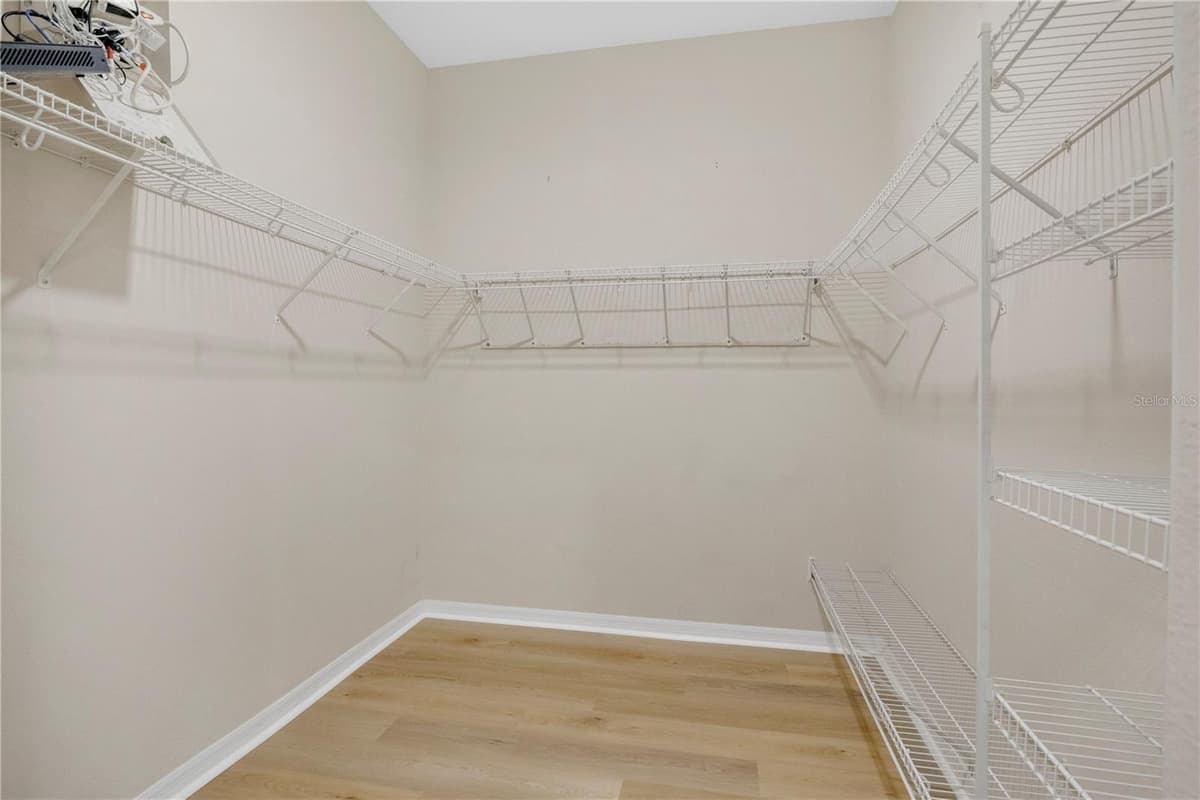 253 BEACON POINTE DRIVE — photo 18 of 39