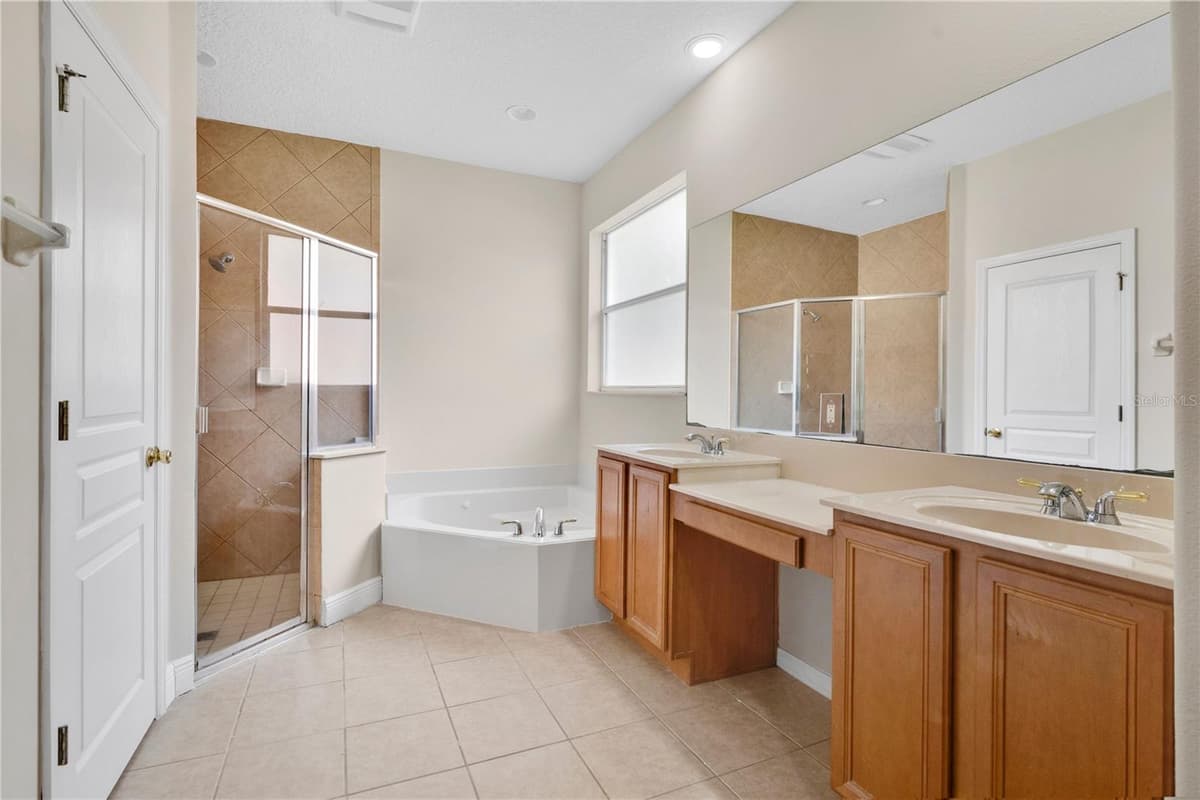 253 BEACON POINTE DRIVE — photo 17 of 39