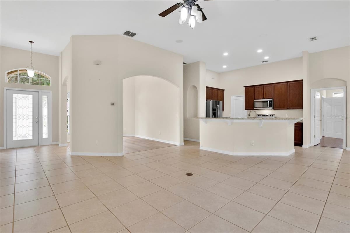 253 BEACON POINTE DRIVE — photo 6 of 39