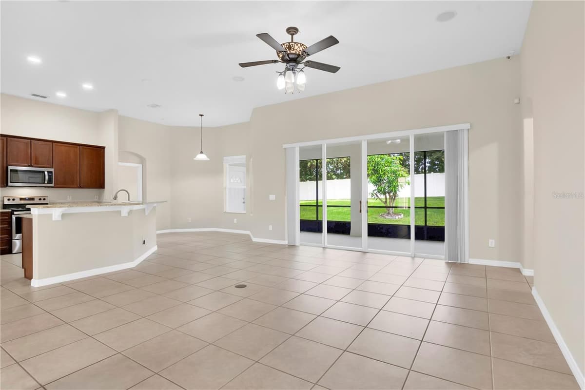 253 BEACON POINTE DRIVE — photo 7 of 39
