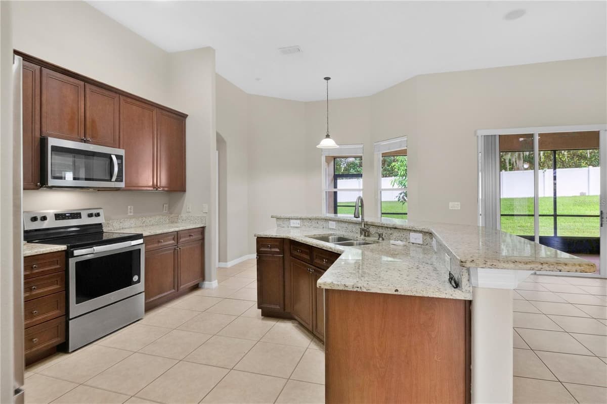 253 BEACON POINTE DRIVE — photo 12 of 39