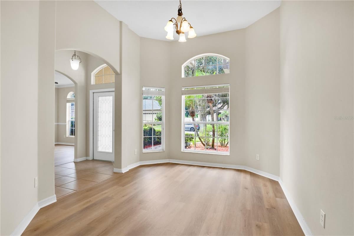 253 BEACON POINTE DRIVE — photo 4 of 39