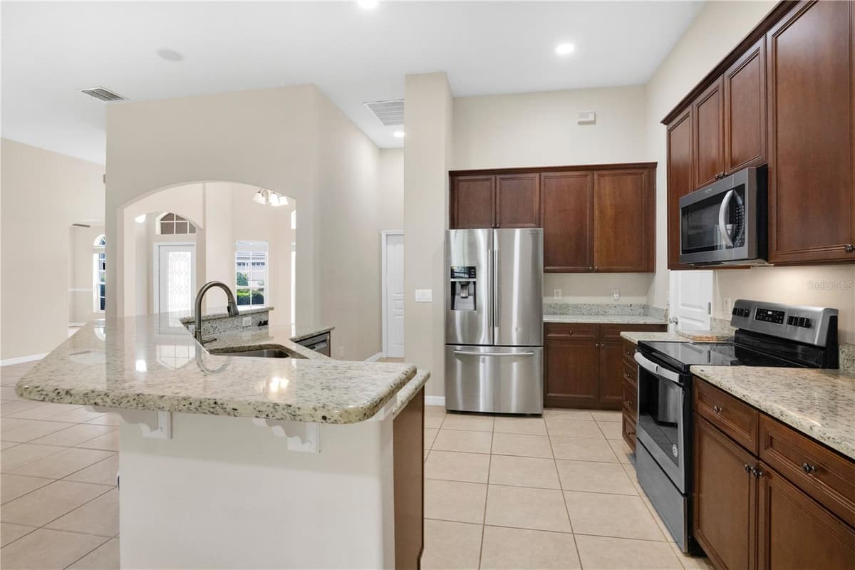 253 BEACON POINTE DRIVE — photo 11 of 39