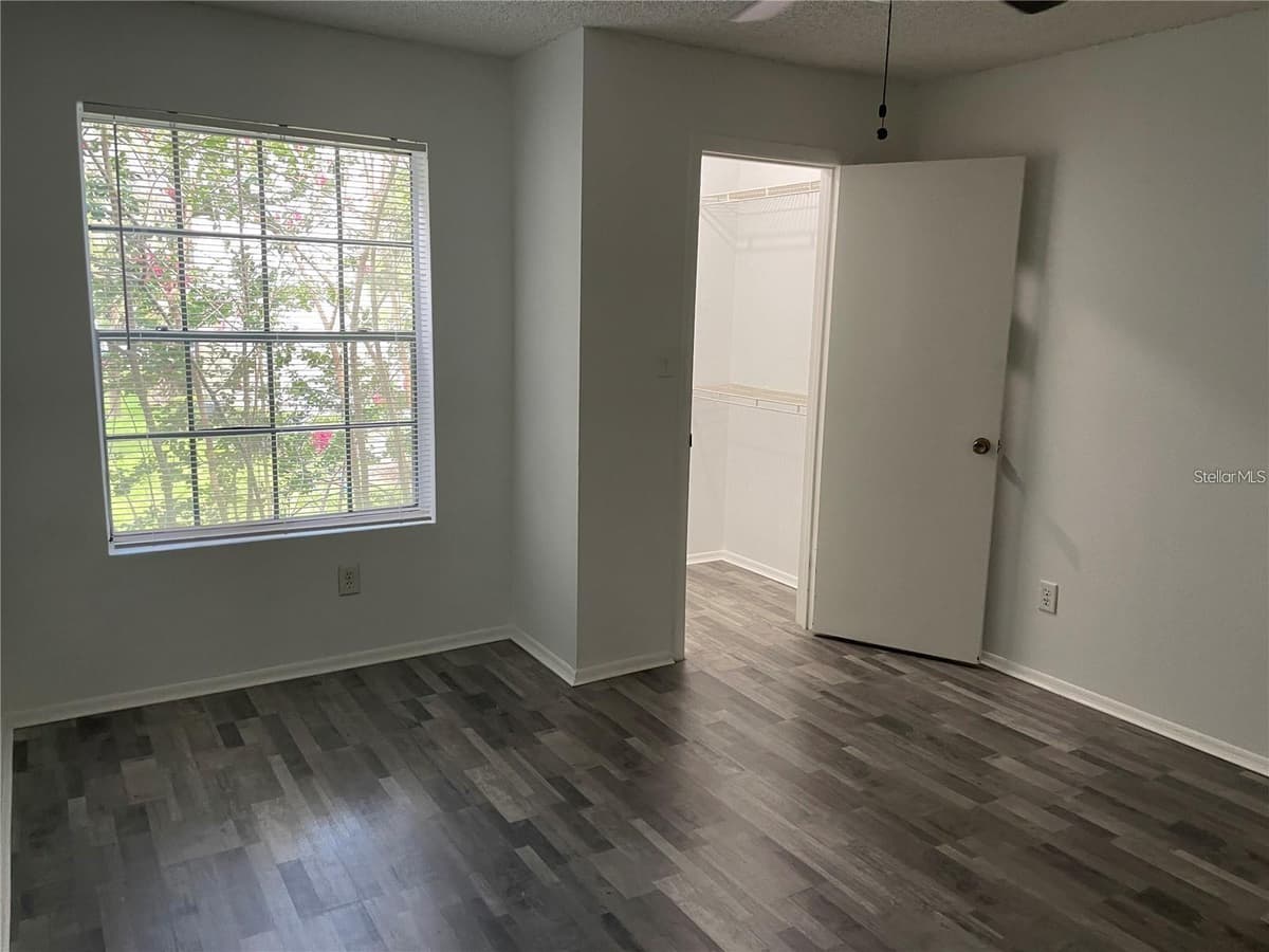 232 AFTON SQUARE — photo 12 of 41