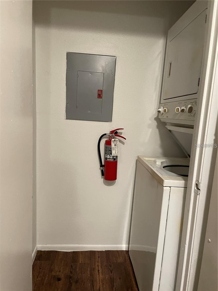232 AFTON SQUARE — photo 10 of 41