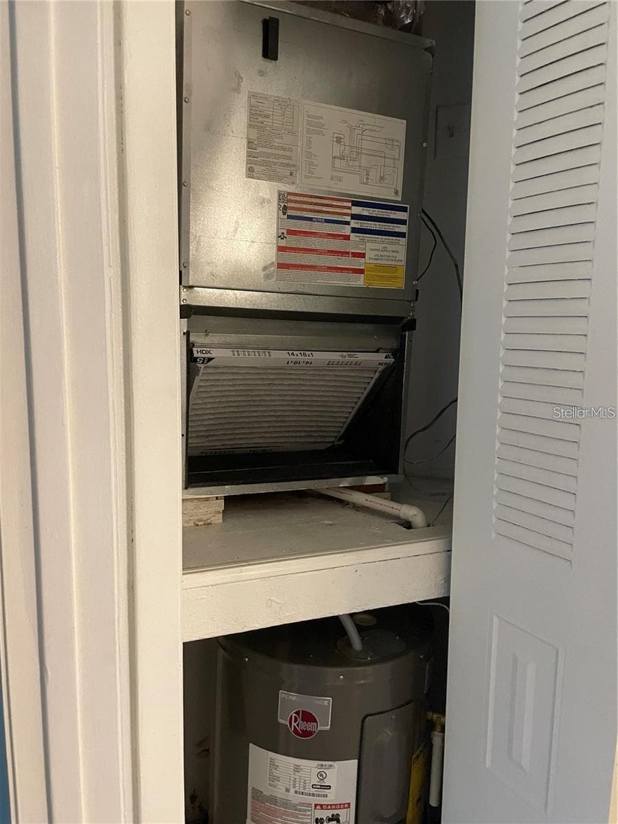 232 AFTON SQUARE — photo 15 of 41
