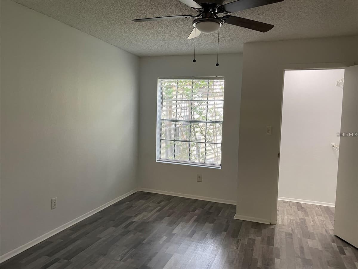 232 AFTON SQUARE — photo 11 of 41