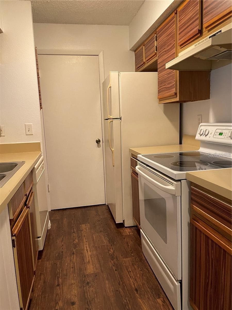 232 AFTON SQUARE — photo 8 of 41