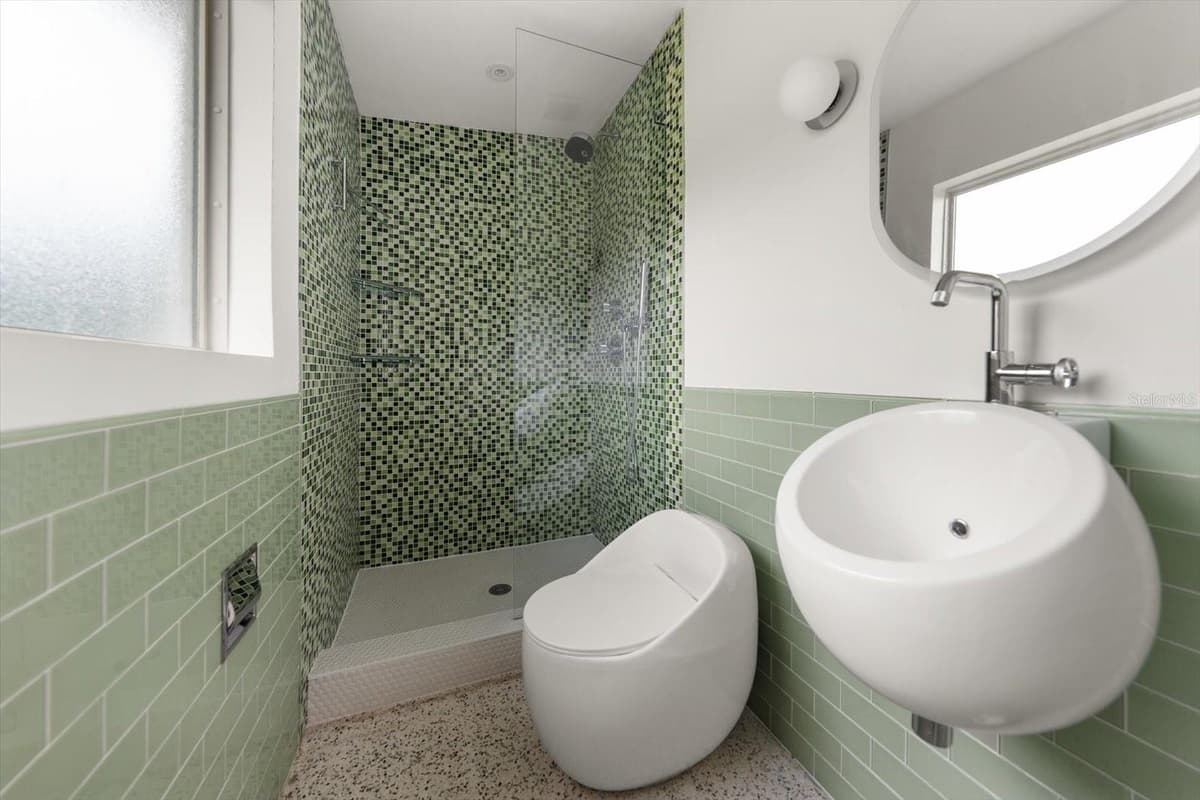 533 BROXBURN AVENUE — photo 12 of 25