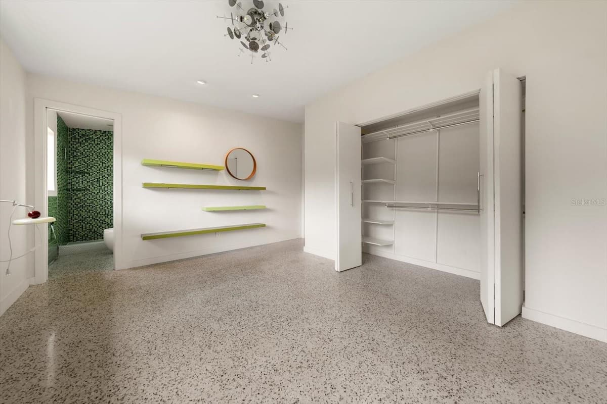 533 BROXBURN AVENUE — photo 10 of 25