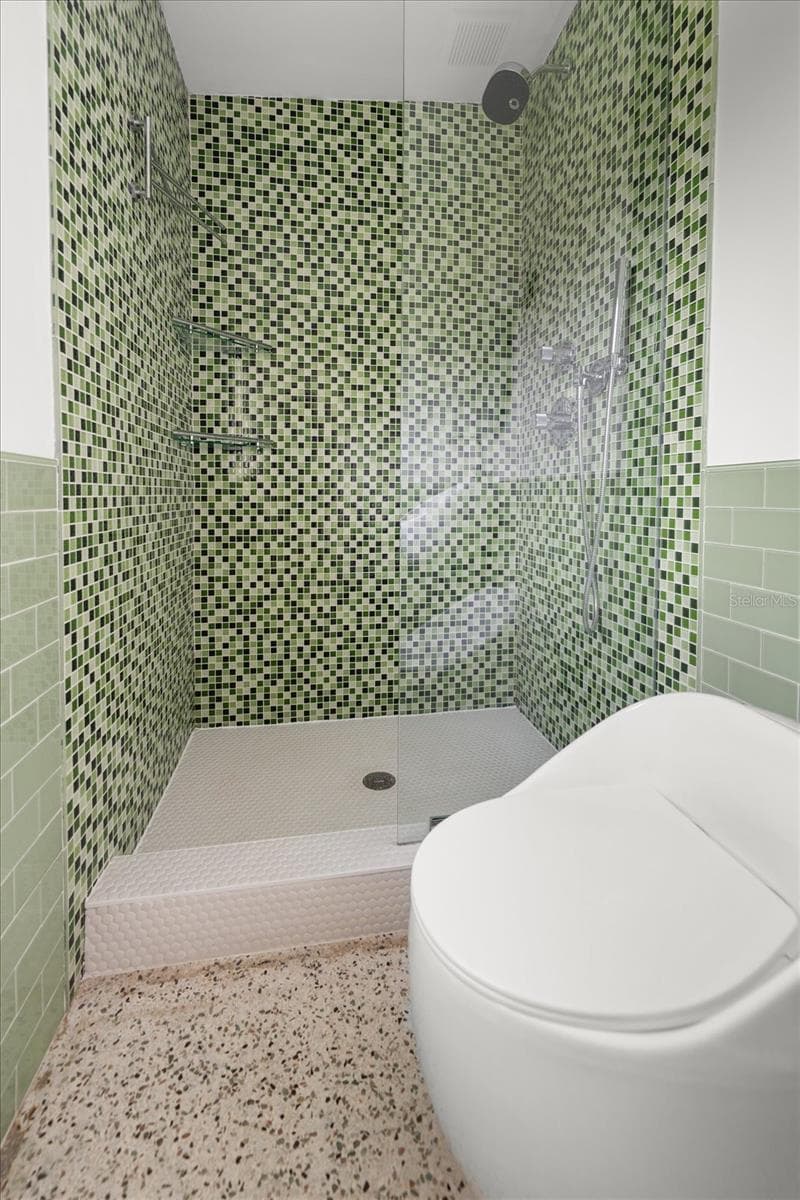 533 BROXBURN AVENUE — photo 13 of 25