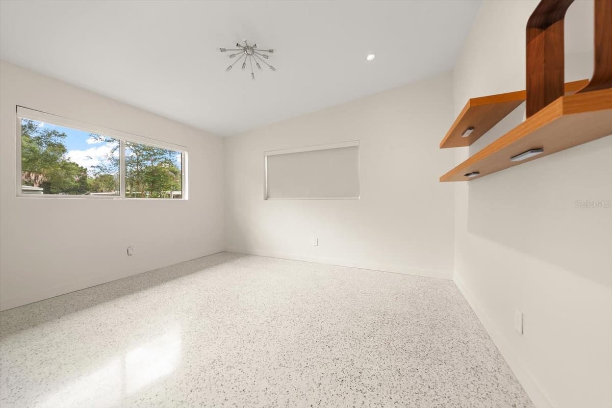 533 BROXBURN AVENUE — photo 19 of 25