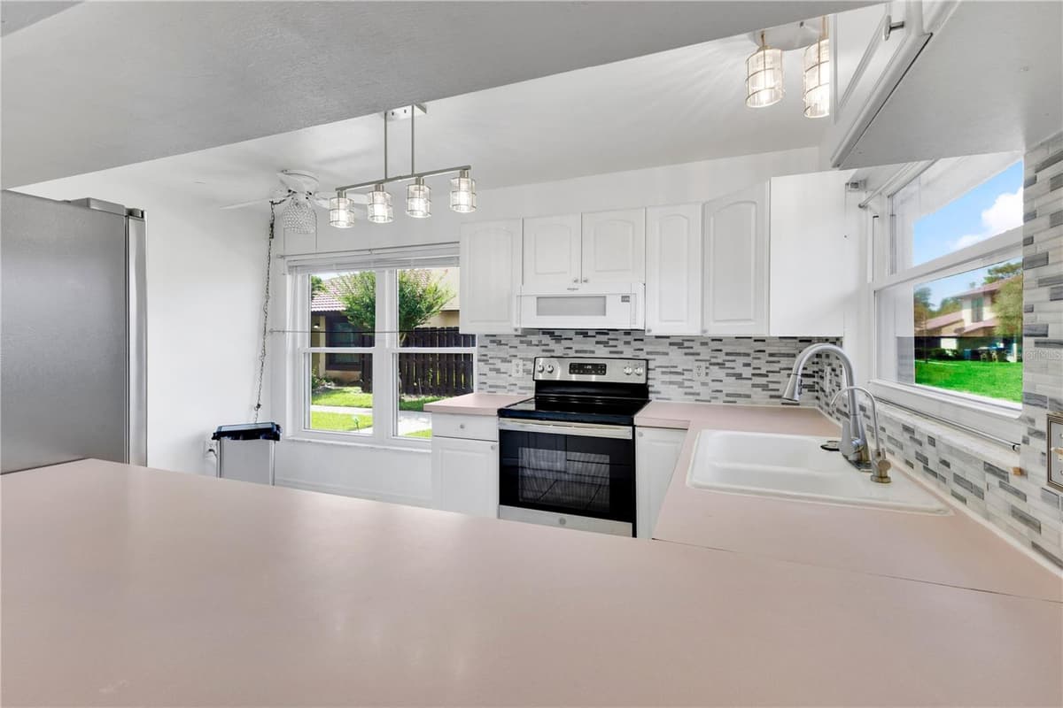 545 HUNTER CIRCLE — photo 9 of 28