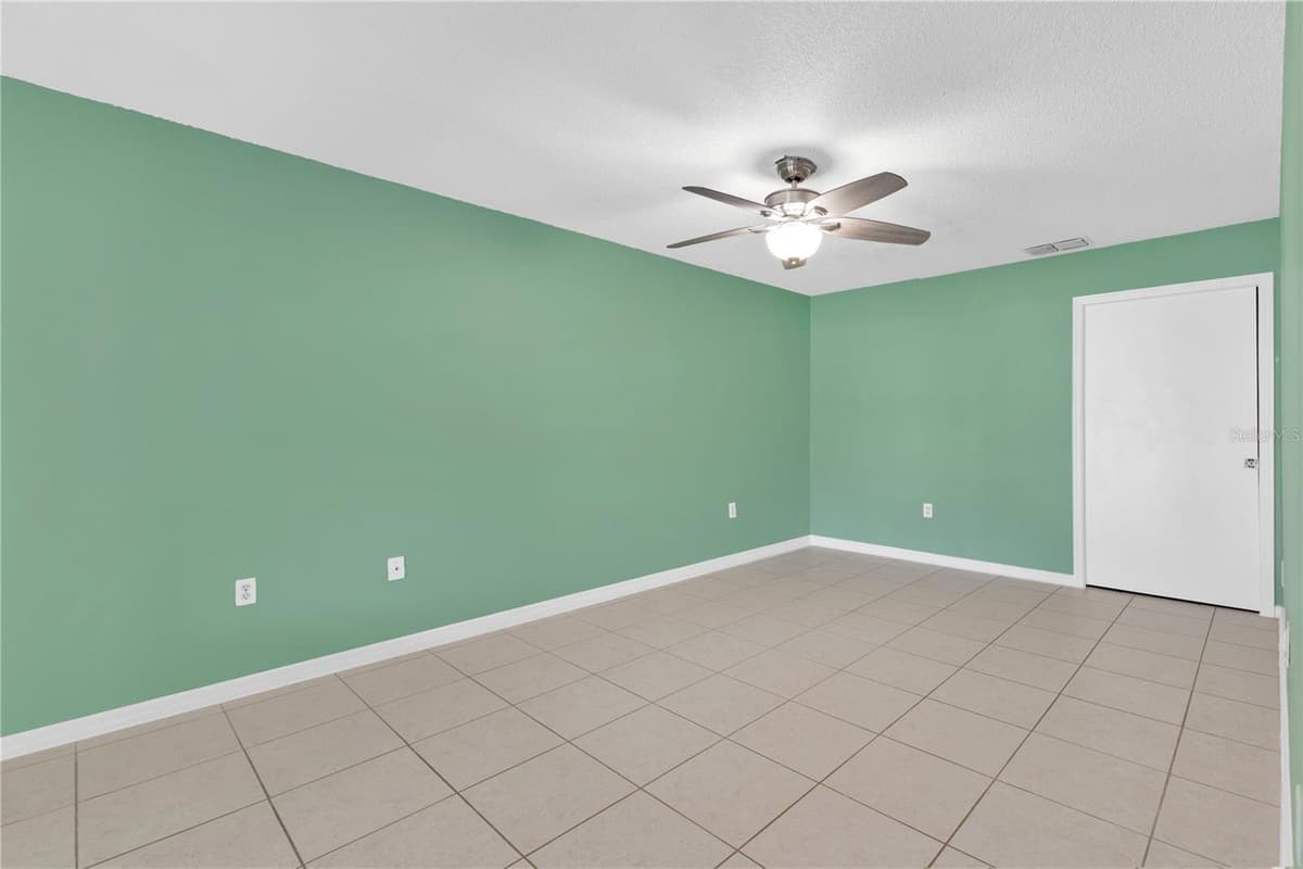 545 HUNTER CIRCLE — photo 14 of 28