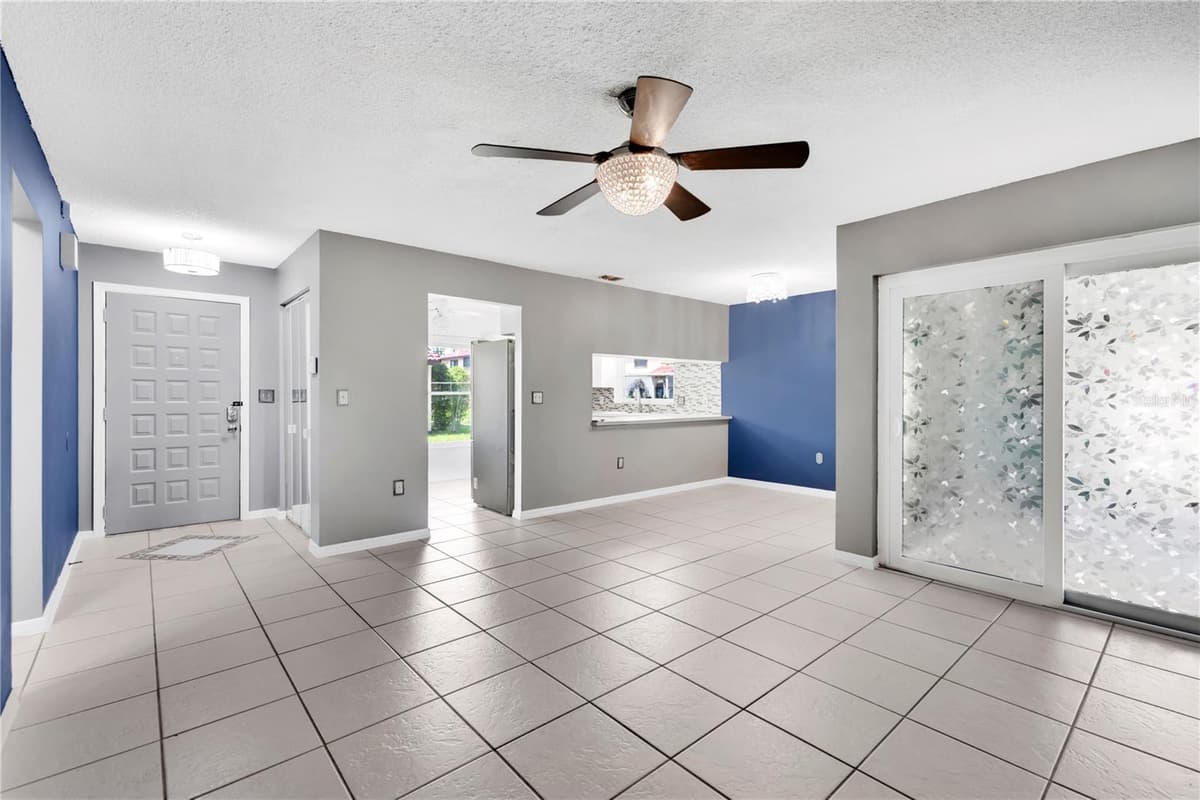 545 HUNTER CIRCLE — photo 8 of 28