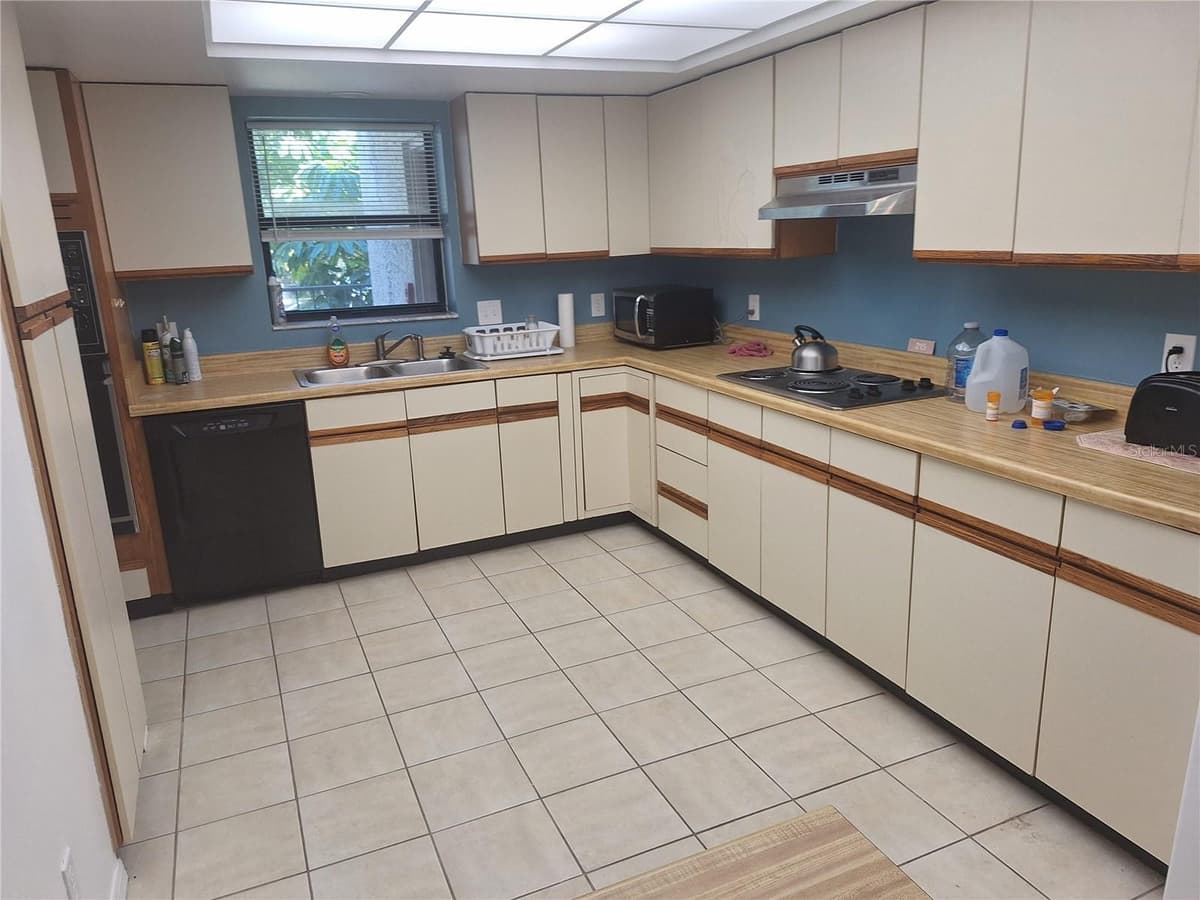 504 FLORIDA AVENUE — photo 4 of 31