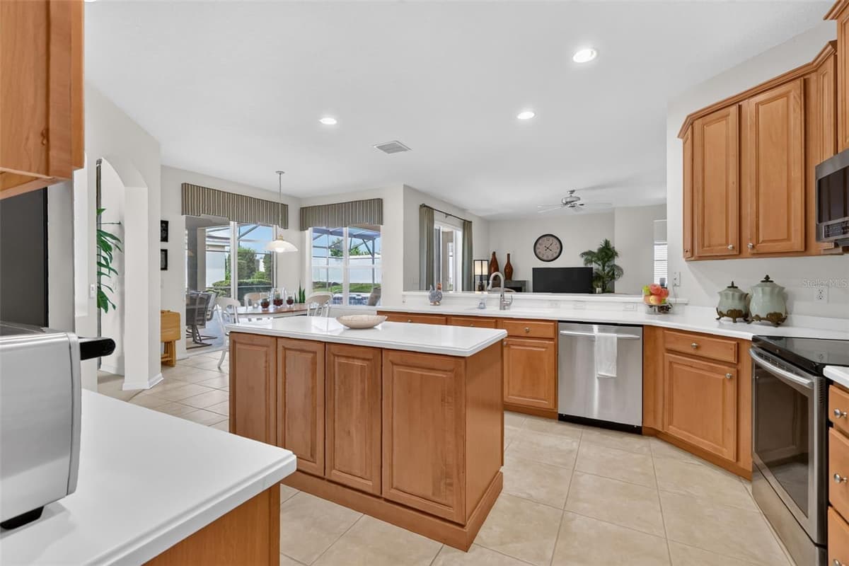9085 LAUREL RIDGE DRIVE — photo 12 of 55