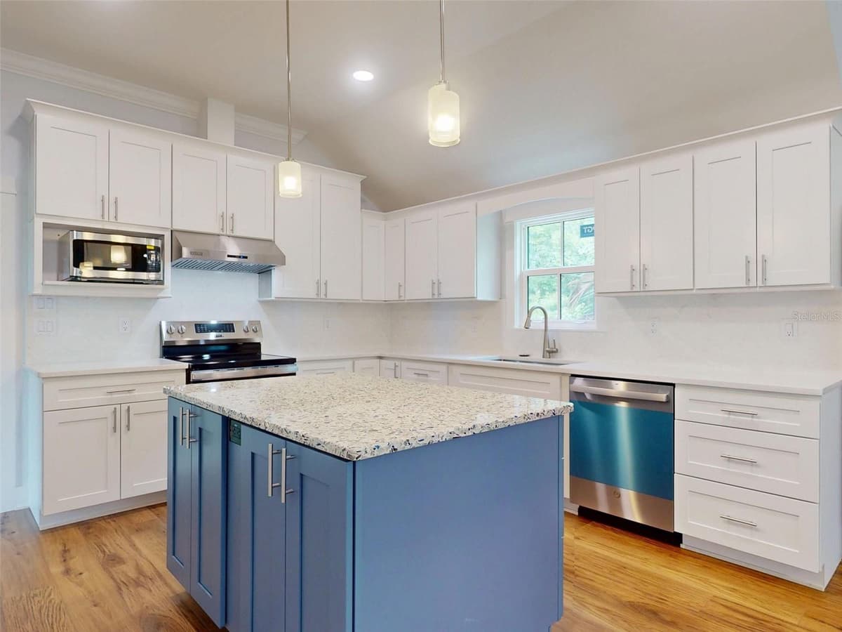 181 BLANCO STREET — photo 13 of 50
