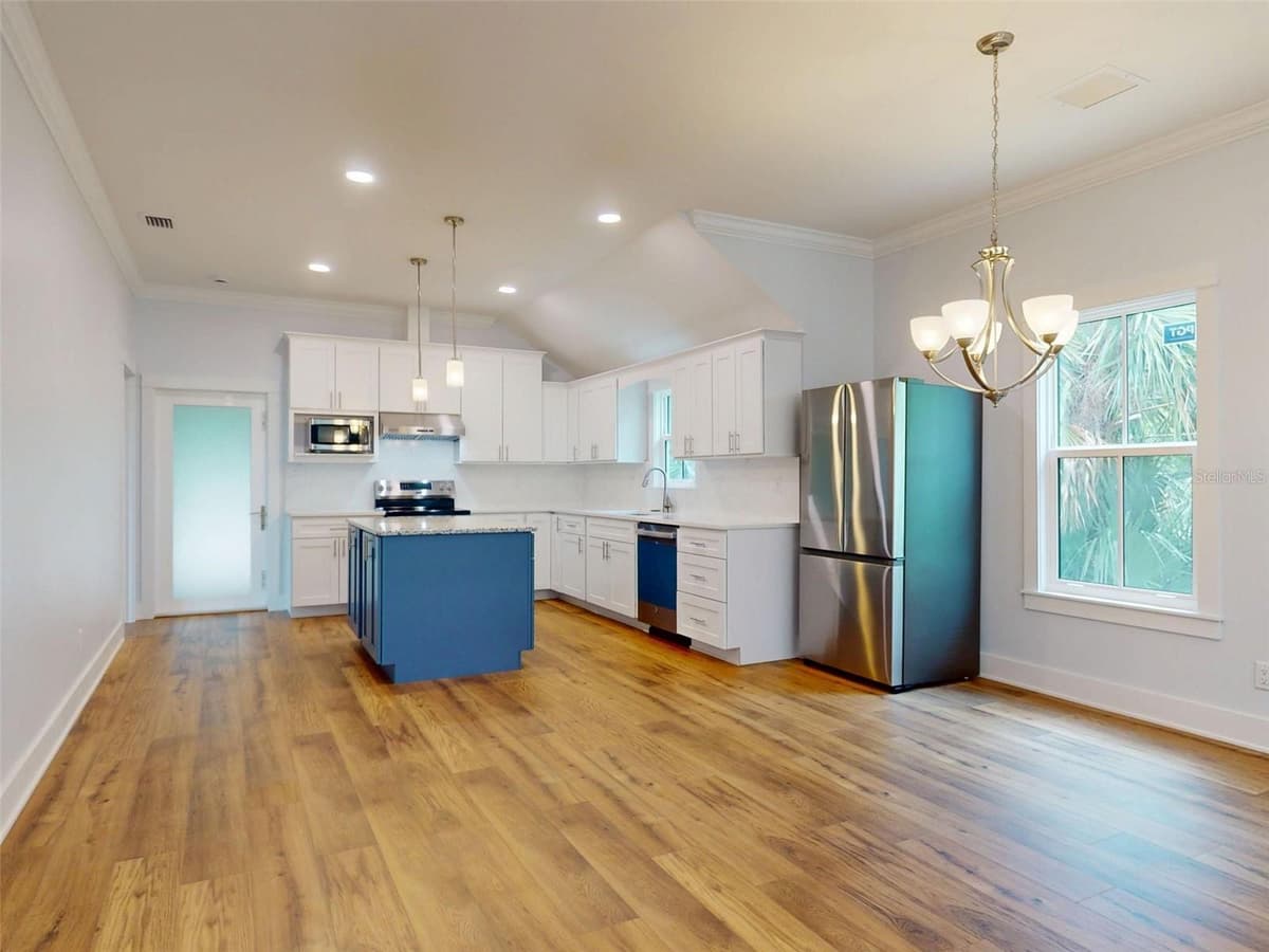 181 BLANCO STREET — photo 2 of 50