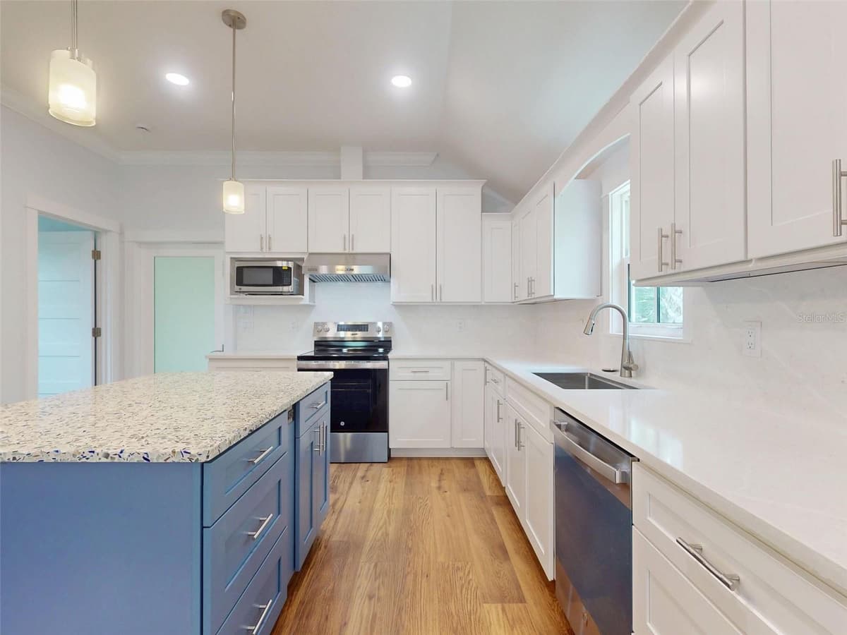 181 BLANCO STREET — photo 15 of 50