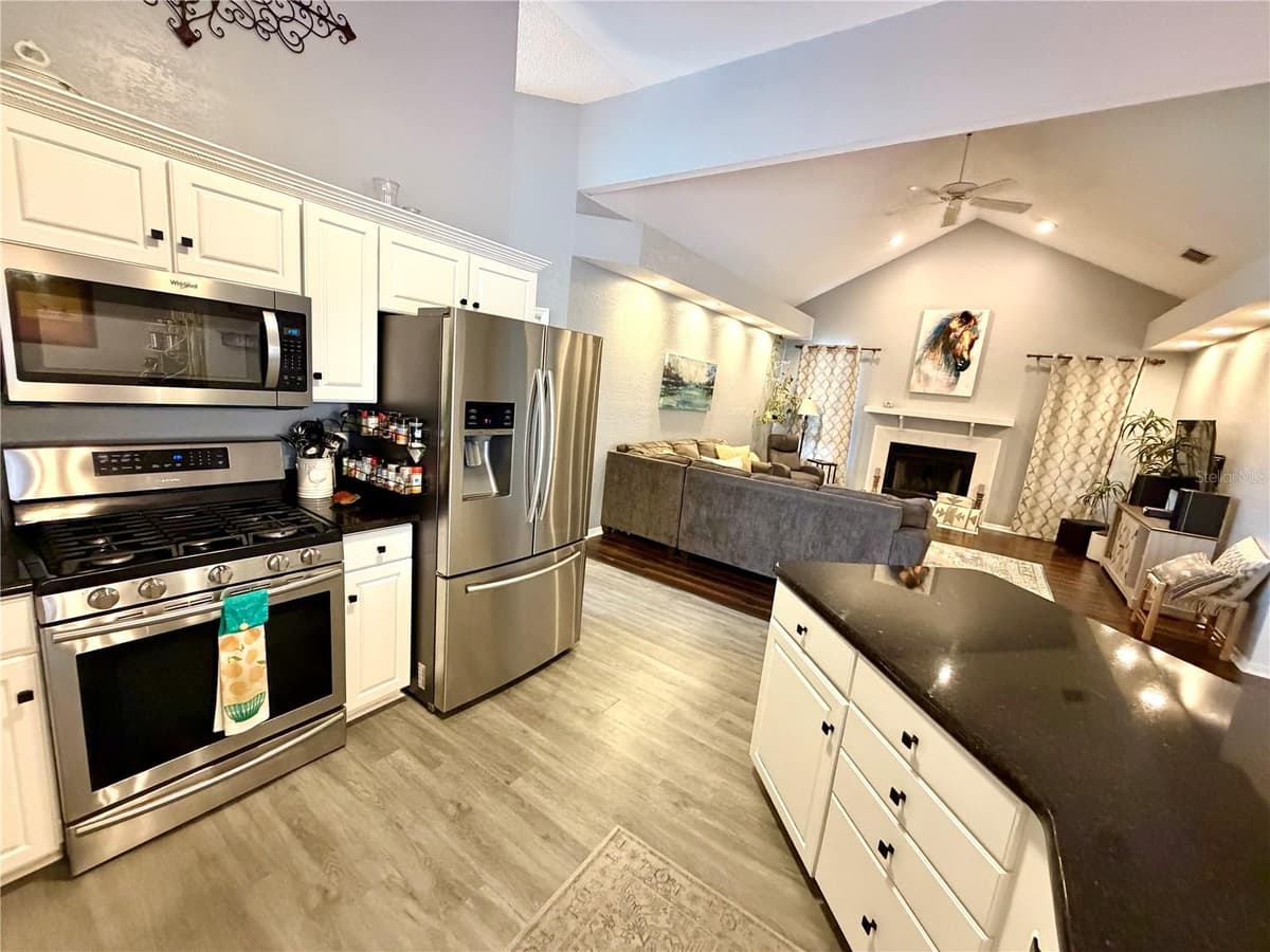 405 VALLEY COURT — photo 53 of 88
