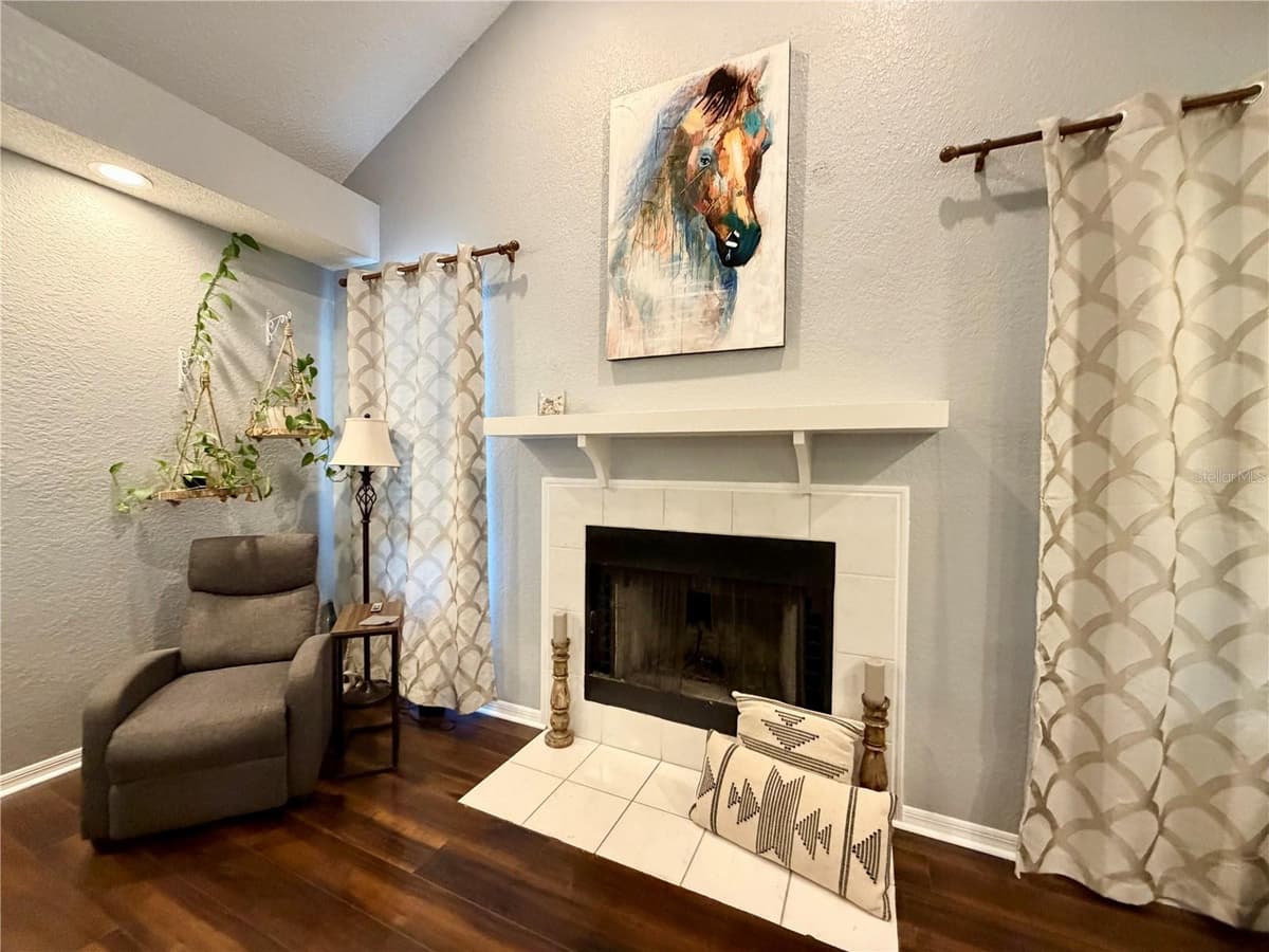 405 VALLEY COURT — photo 42 of 88