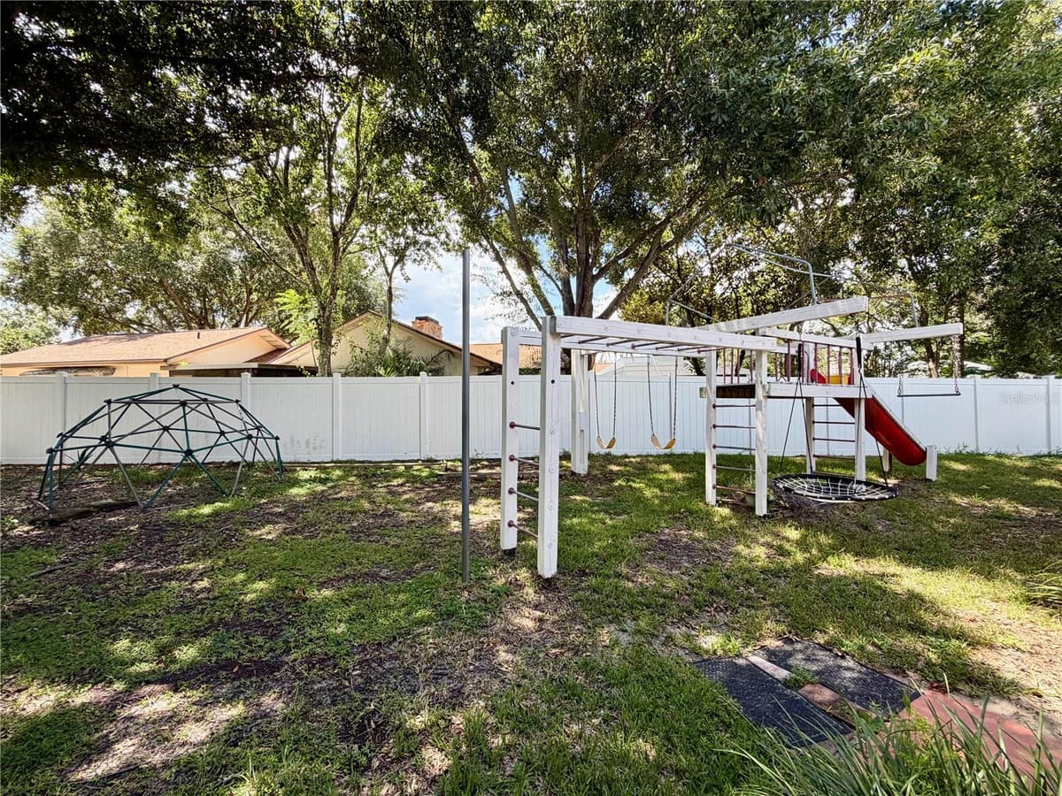 405 VALLEY COURT — photo 18 of 88