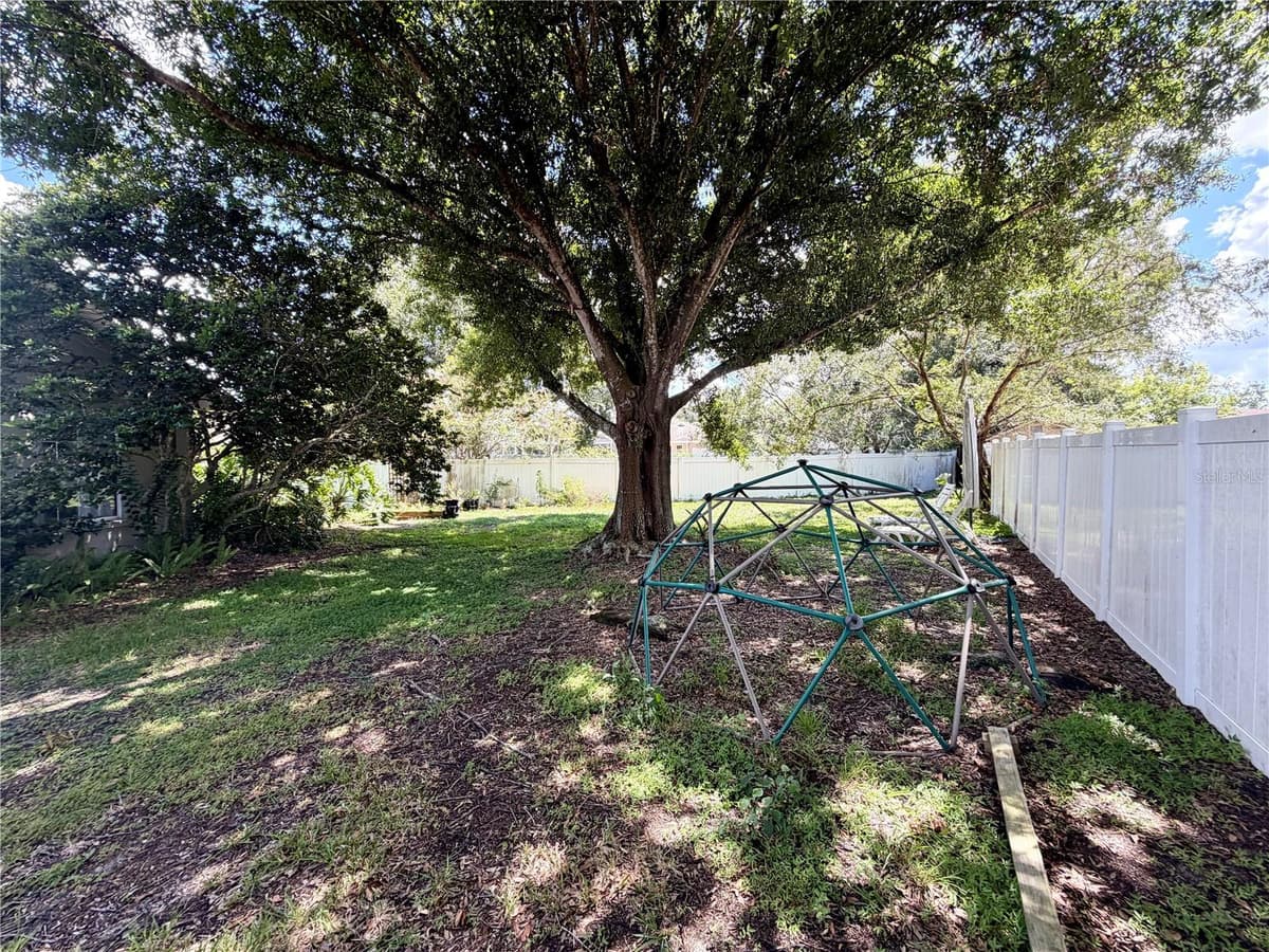 405 VALLEY COURT — photo 12 of 88